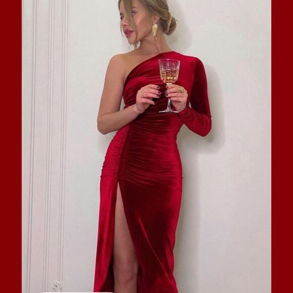 NEW Boutique Red Velvet One Shoulder Ruched Slit Glam Holiday Evening Dress - Picture 4 of 8